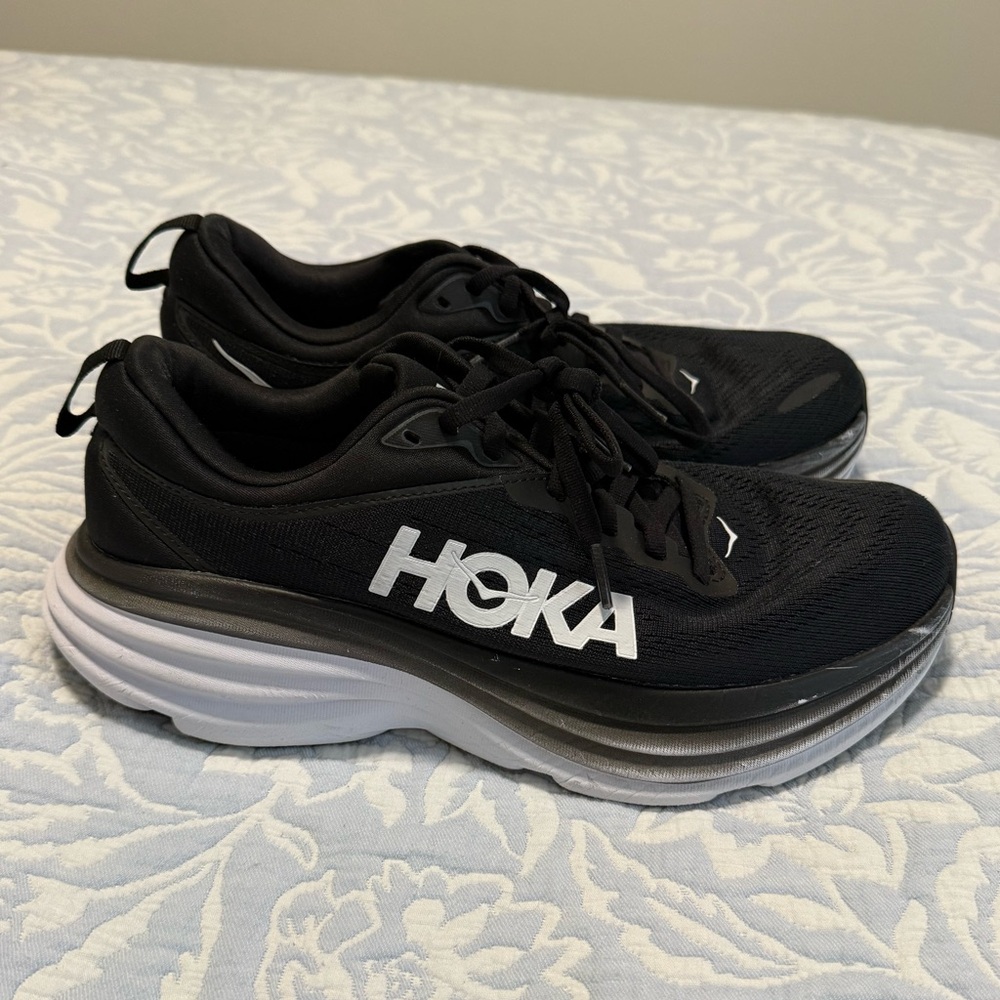 HOKA One One Black Bondi 8